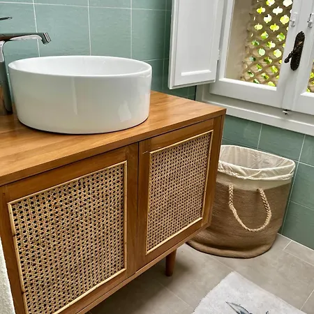 Stylish Beachside Escape In Prázdninový dům *